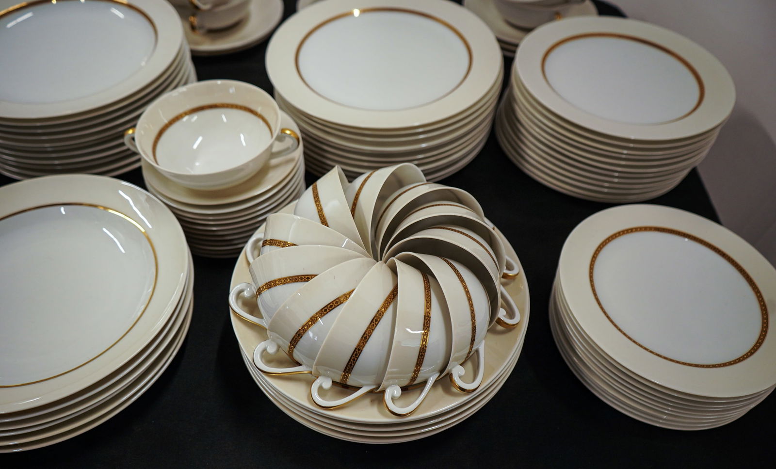 140 pcs. Vignaud Limoges Porcelain Dinnerware - 5