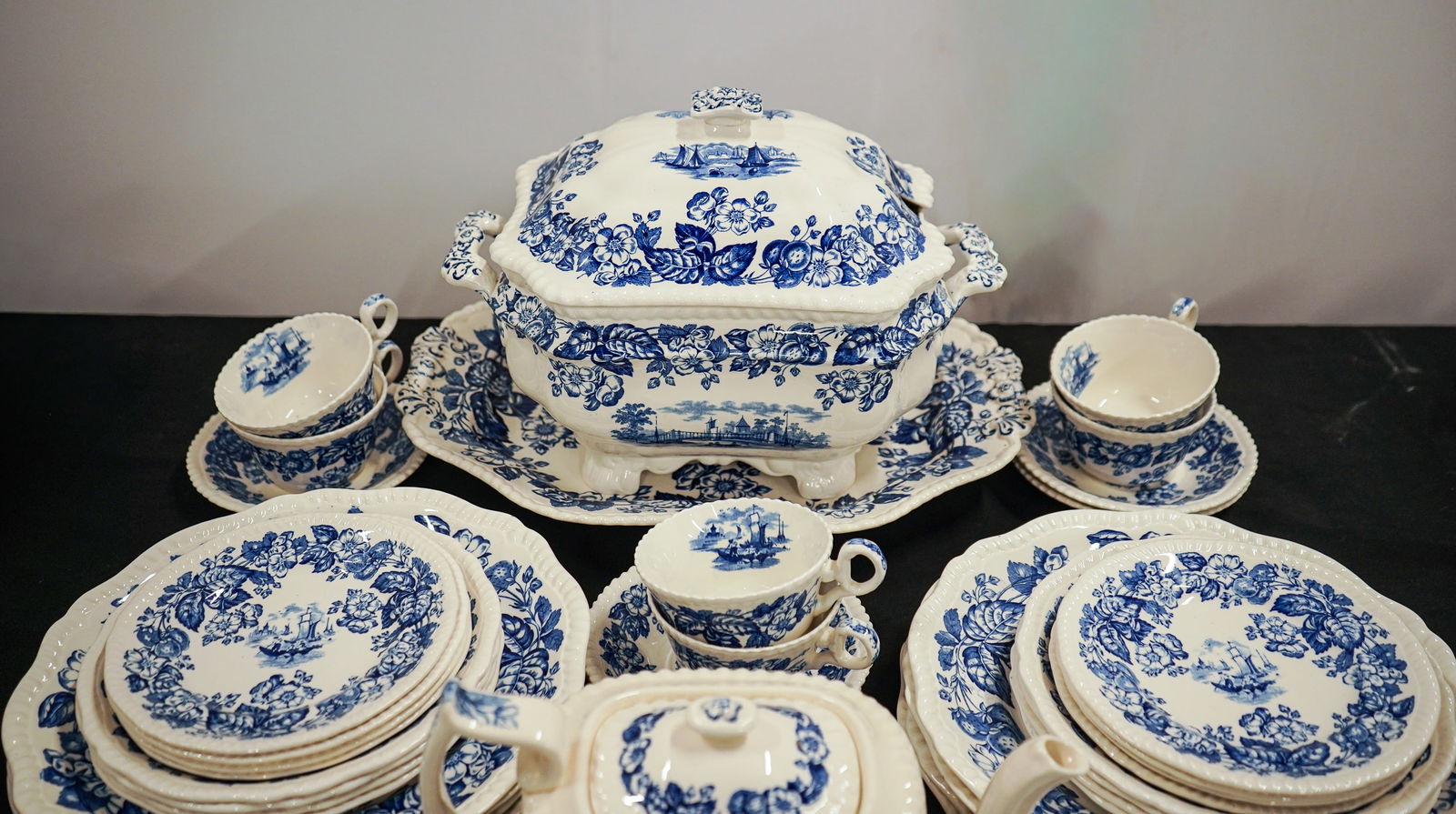 44 pcs. Copeland Spode Old Salem Dinnerware - 6