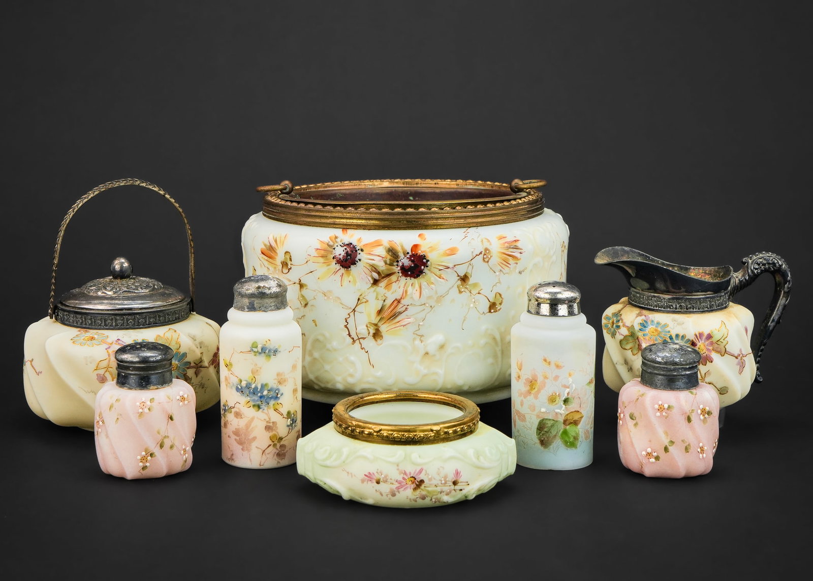 8 Wavecrest Victorian Art Glass Tableware Items (1 of 1)