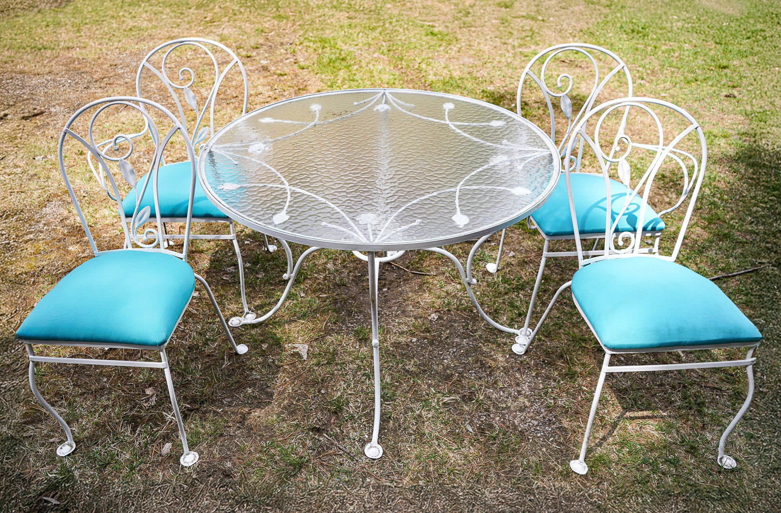 Iron Patio Table and Four Chairs Round (1 of 6)