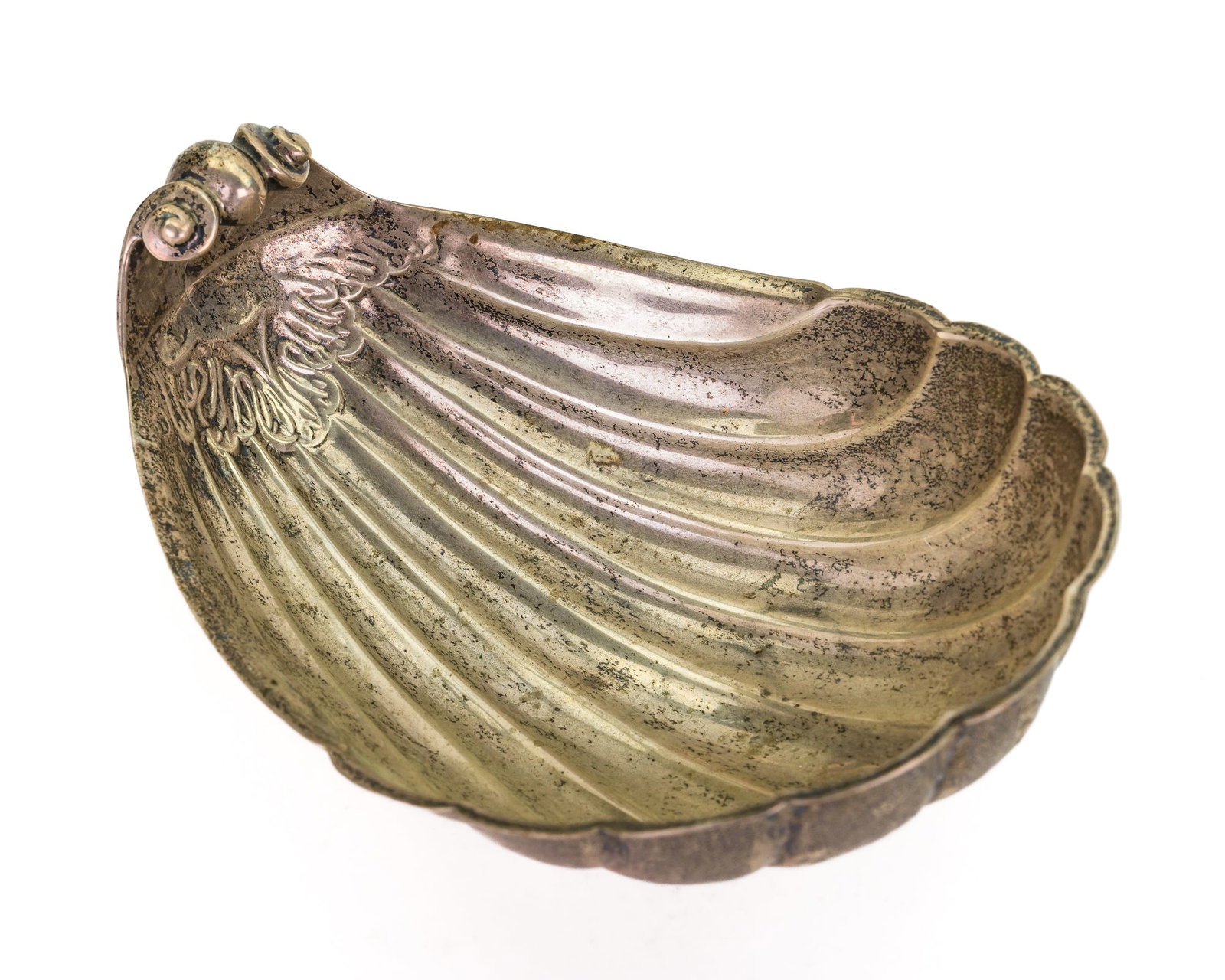Mexican Sterling Shell Form Dish: Mid 20th c. Mexican sterling silver shell form scoop or dish having acanthus foliate decorated scroll handle, possibly a baptismal shell for ecclesiastical use. 4.75" x 7" 6.9 ozt.