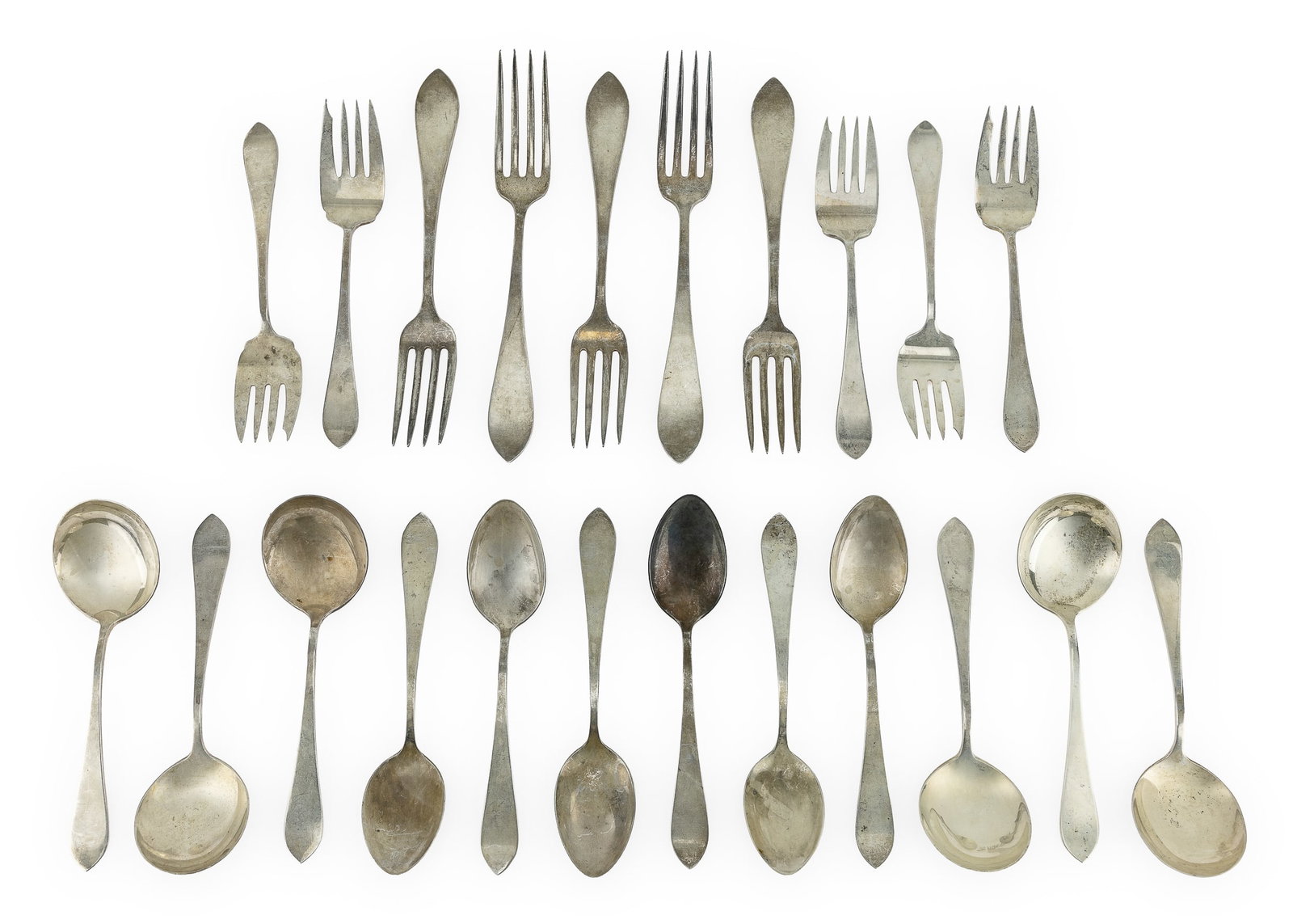 24 pcs. Pointed Antique Sterling Flatware: 24 pcs. of pointed antique style sterling silver flatware including 5 dinner forks, 6 teaspoons, 5 salad forks, and 6 soup spoons. No monograms. 25.3 ozt.