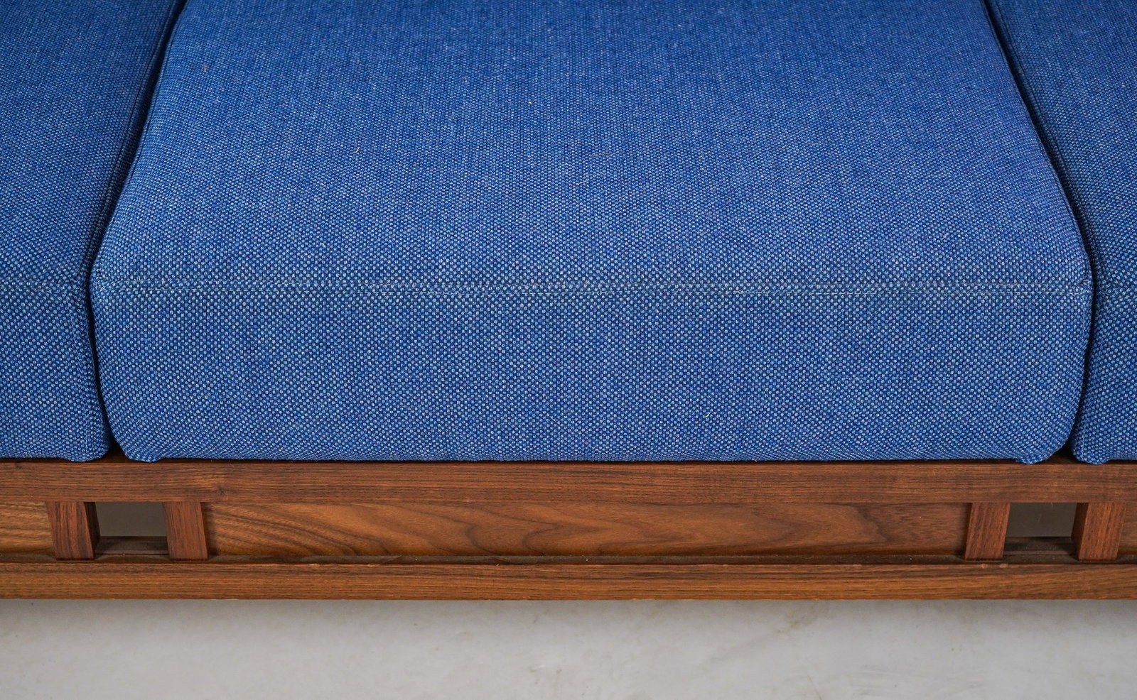 Thomas Moser "Windward" Three seat sofa - 4