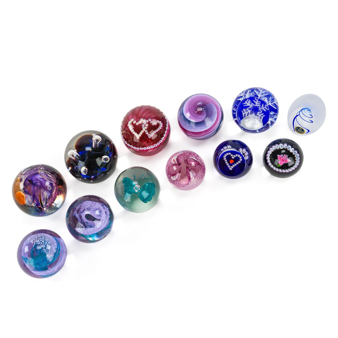 12 Art Glass Paperweights incl. Caithness: Collection of 12 outstanding art glass paperweights, mostly Caithness Scotland, ArtCristal Bohemia paperweight, swirled, millefiori, bullicante, snowflake, hearts, etc. 2"-3"