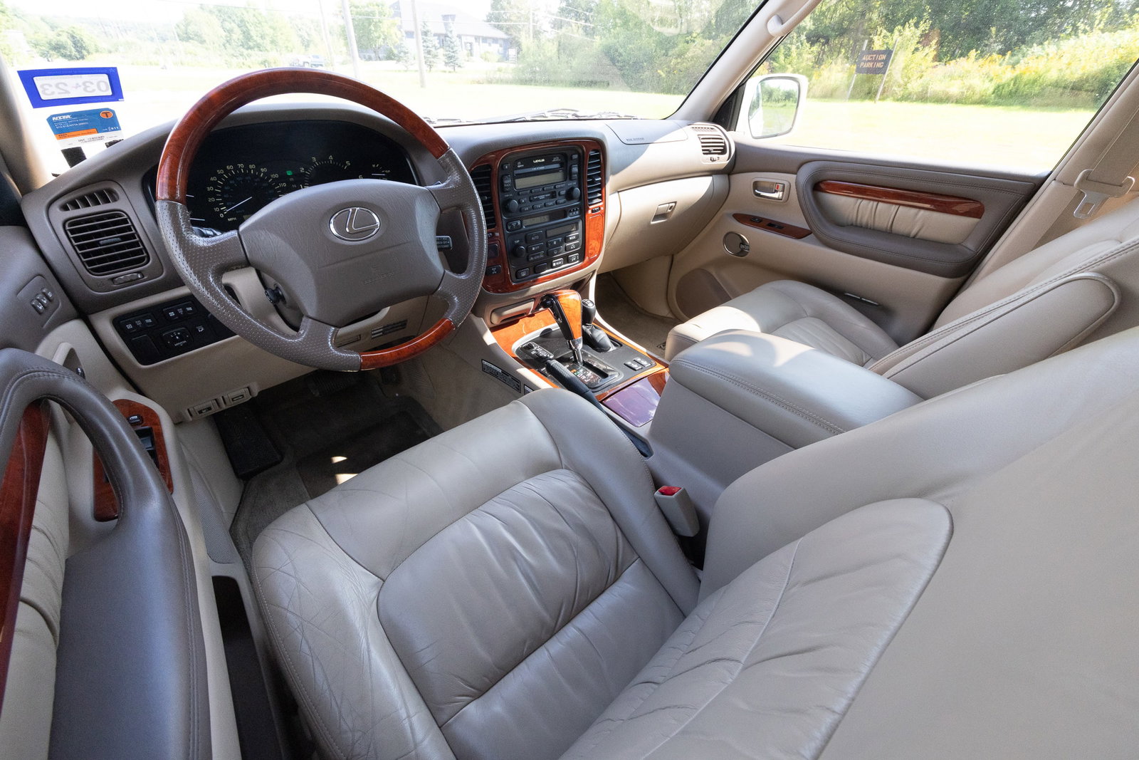 2001 Lexus LX470 V8 SUV - 11