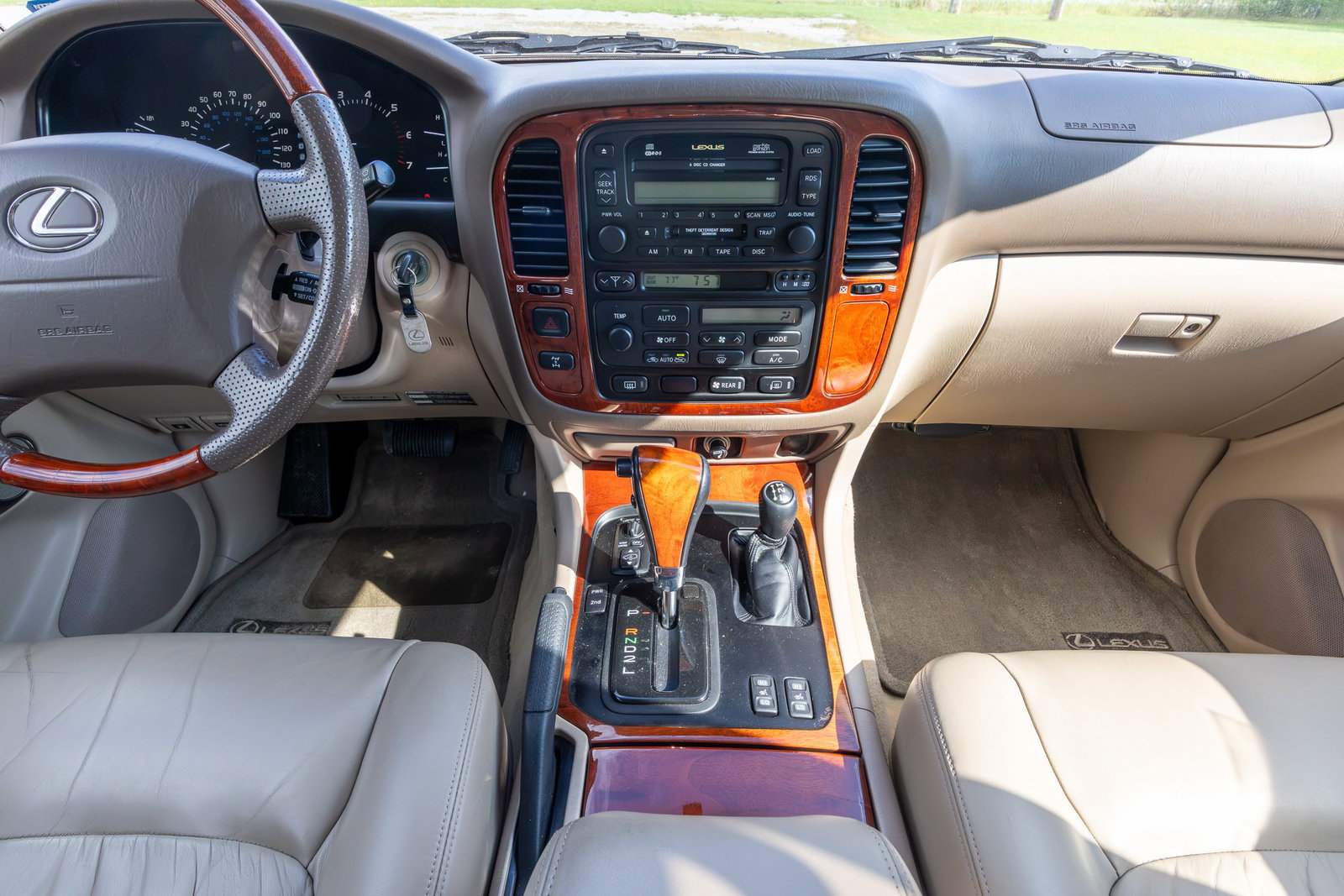 2001 Lexus LX470 V8 SUV - 13