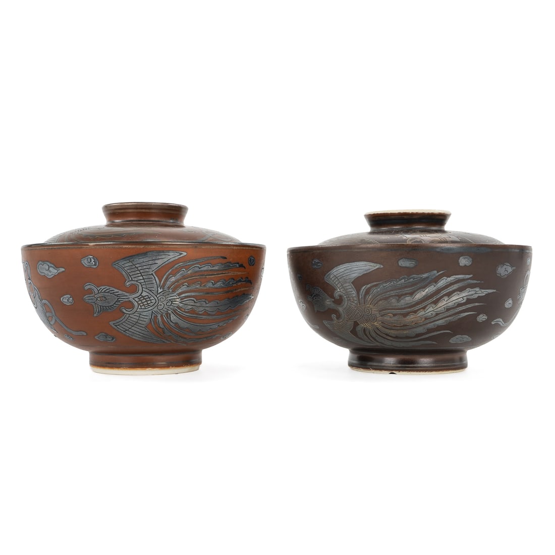 Pr of Japanese Covered Porcelain Bowls: Pair of early 20th c Japanese porcelain bowls with lids, blue underglaze character marks on base, very good condition