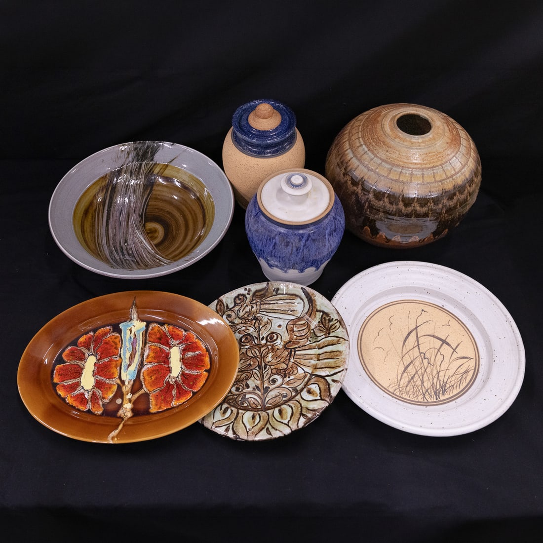 Seven Pieces of Studio Pottery: Seven pieces of contemporary studio pottery including Jean Paul (Stowe, VT), Porches '79, Gihon, Portugal etc