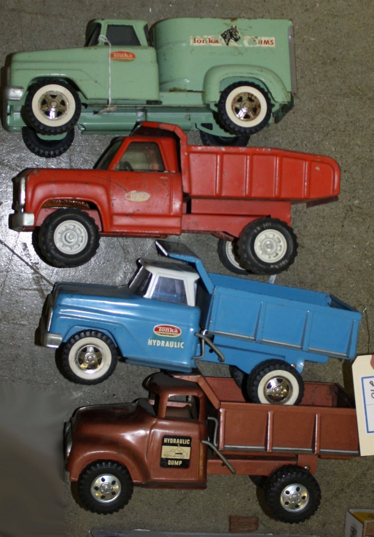 4 Tonka pressed steel trucks: 4 Tonka pressed steel trucks