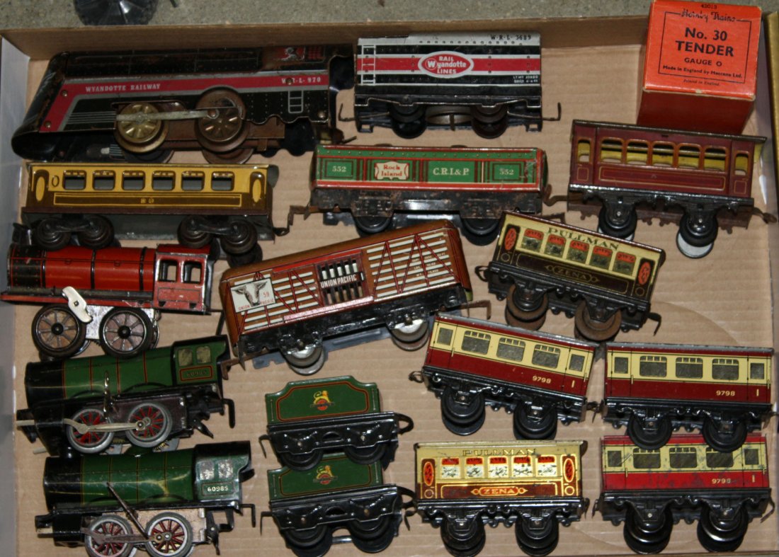 16 key wind tin litho train engines & cars: 16 key wind tin litho train engines & cars