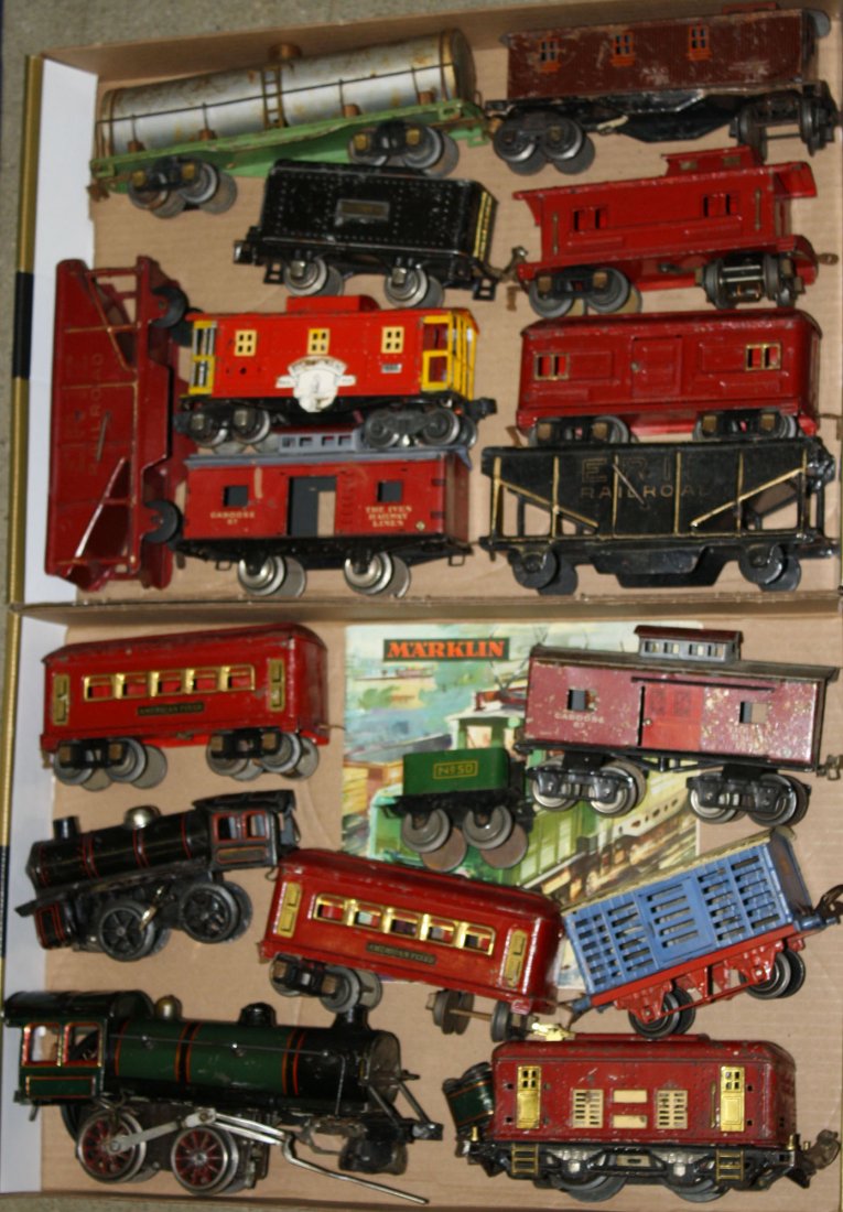 17 key wind tin plate & litho train engines & cars: 17 key wind tin plate & litho train engines & cars