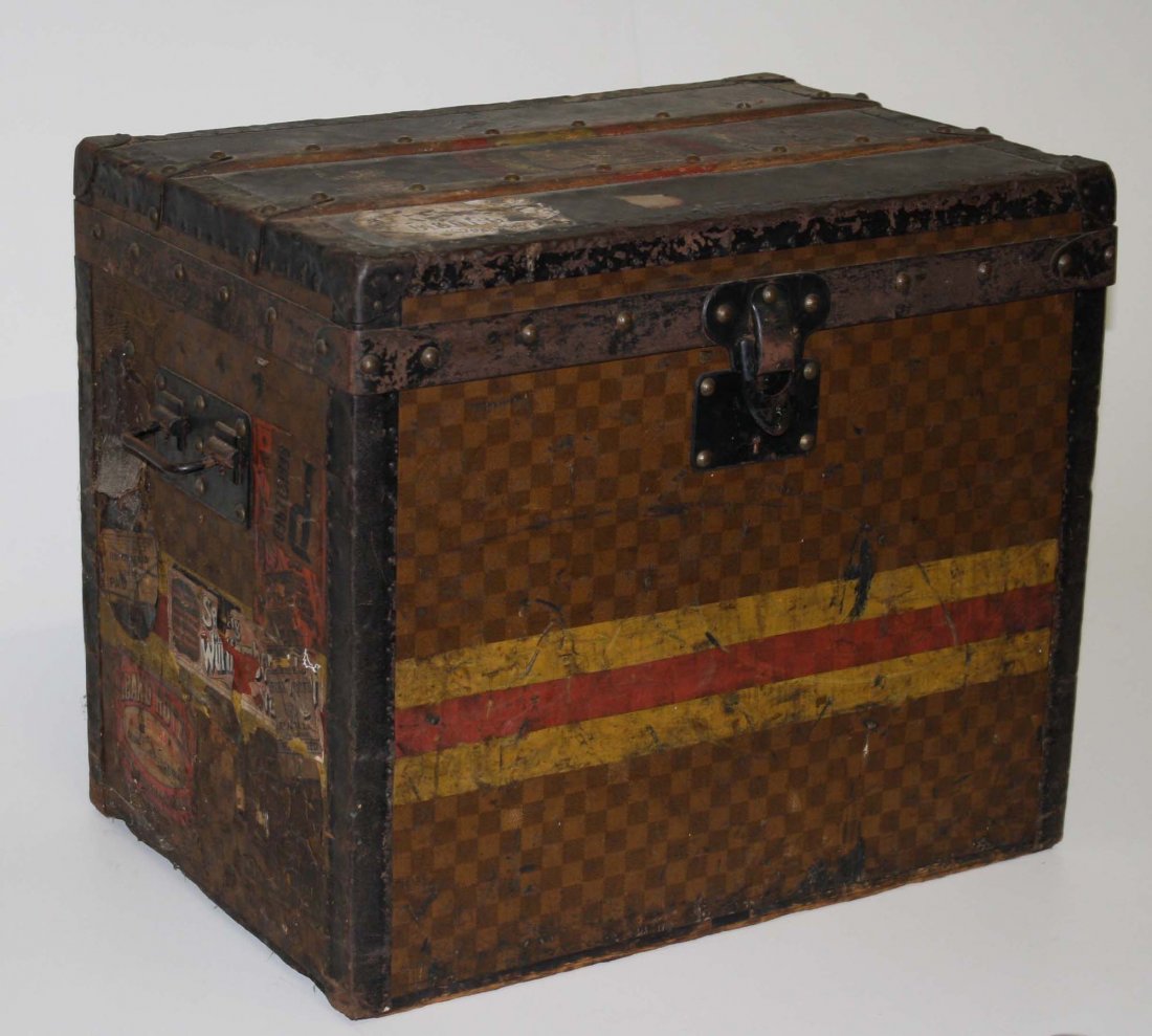 Louis Vuitton trunk No. 129148. 24"w x 20½h x 16"d.: Louis Vuitton trunk No. 129148. 24"w x 20½h x 16"d.