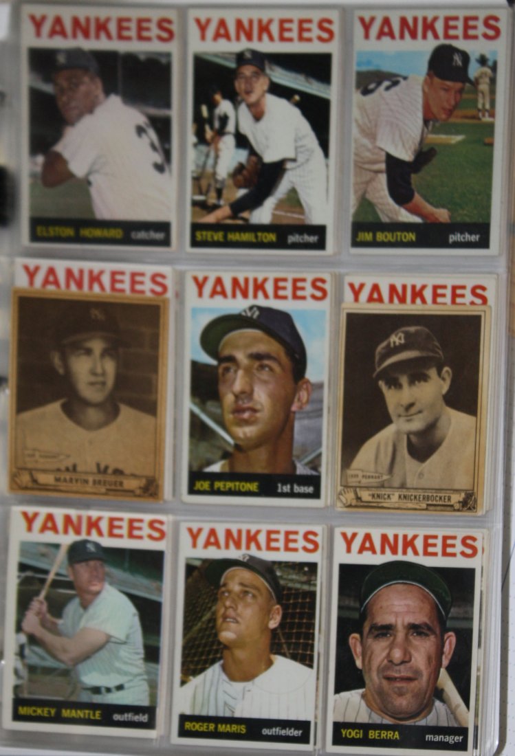Vintage New York Yankees Baseball card collection (1 of 4)