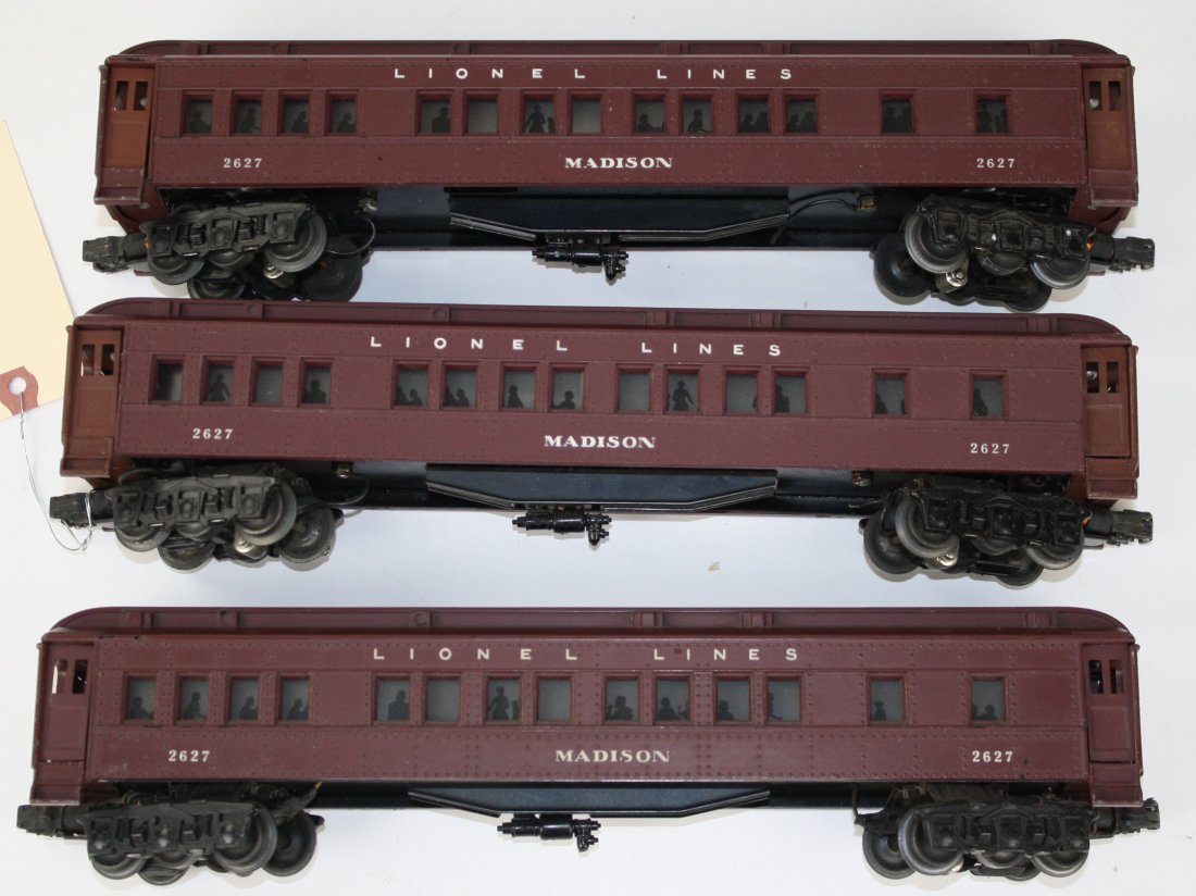 3 post war Lionel “O” gauge 2728 Manhattan illuminated: 3 post war Lionel “O” gauge 2728 Manhattan illuminated passenger cars, length 15”