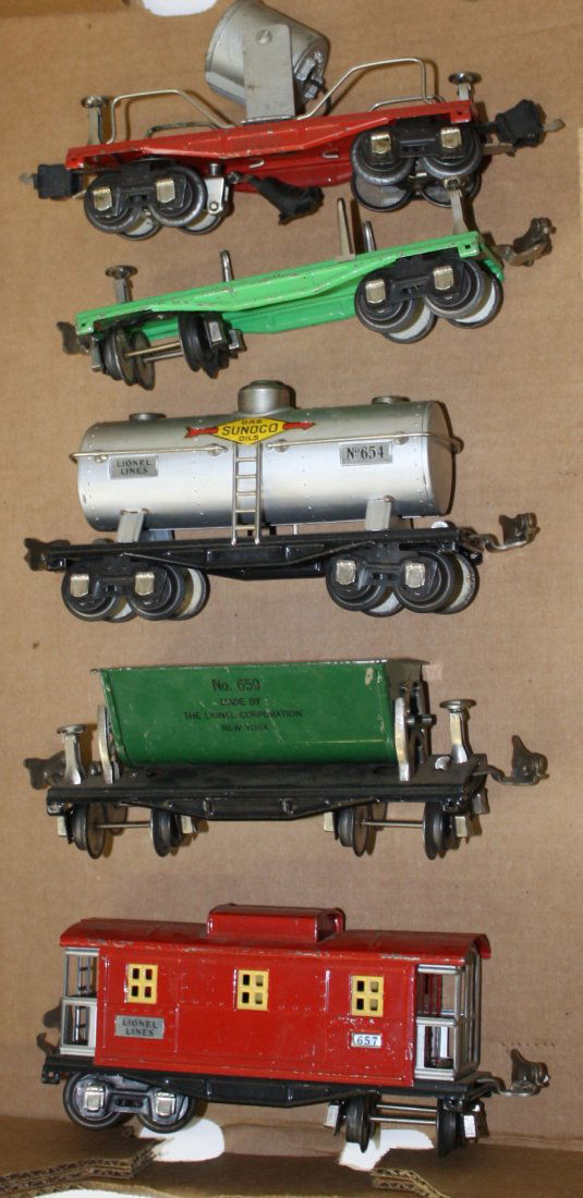 5 pre war Lionel “O” gauge freight cars- 651, 654, 659, (1 of 1)