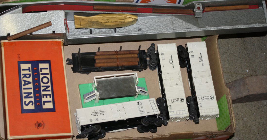 post war Lionel “O” gauge 3482 operating milk car & (1 of 1)