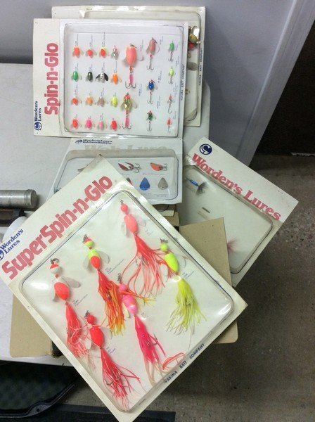 Lot of vintage old store stock fishing lures in: Lot of vintage old store stock fishing lures in original boxes & 6 Worden's lures display cards with lures.