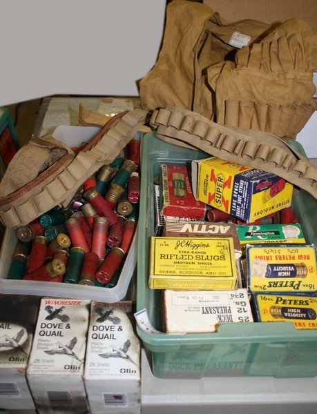 approx 400 shotgun shells incl vintage boxes, hunting: approx 400 shotgun shells incl vintage boxes, hunting vest, belt