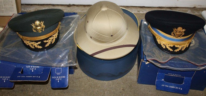 2 vintage US Army dress hats & jungle pith helmet: 2 vintage US Army dress hats & jungle pith helmet