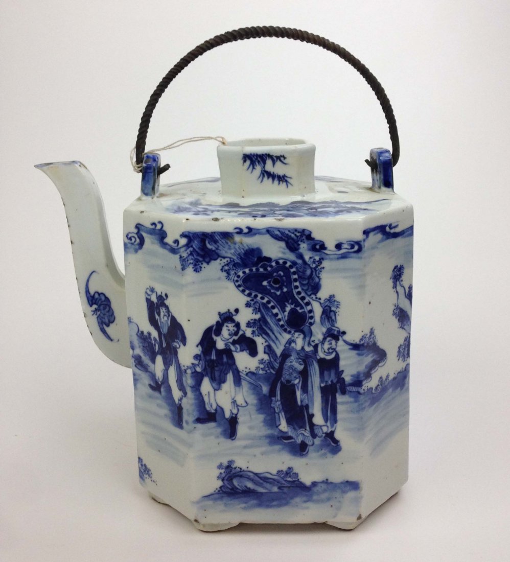 18th c Chinese blue and white porcelain footed teapot (1 of 3)