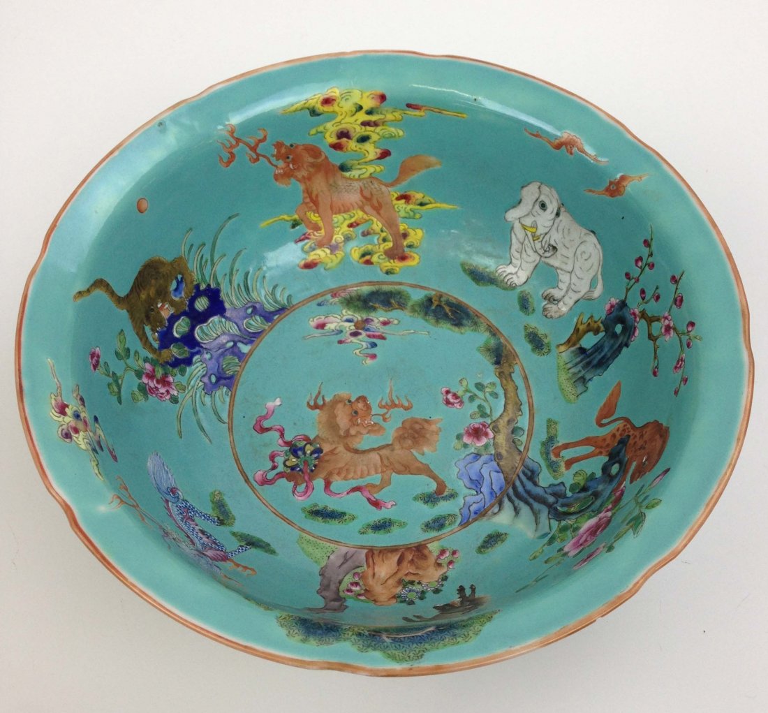 Chinese Quinlong porcelain enamel decorated bowl with (1 of 4)