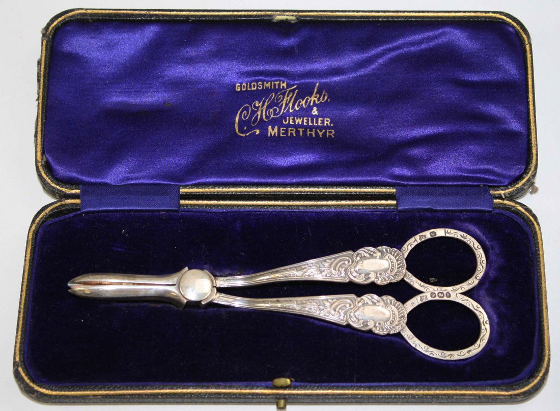 cased English silver grape shears, marked TC JWC, 2 (1 of 2)