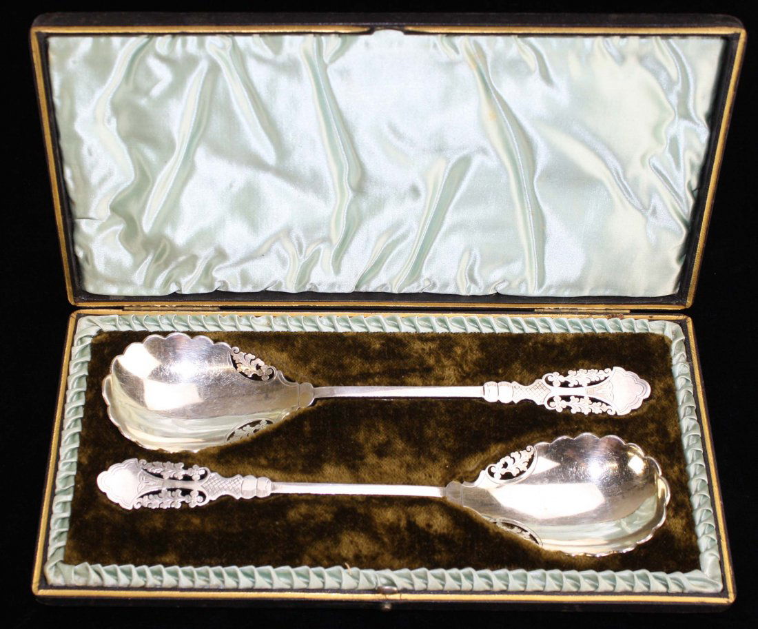 pr of cased John Round & Son, Ltd Sheffield plate (1 of 3)