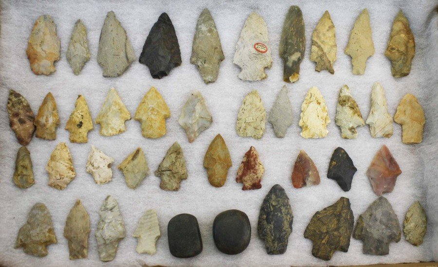Arkansas prehistoric lithic artifacts including: Arkansas prehistoric lithic artifacts including arrowheads, points, scrapers, & burnishing stones- 42 pcs, length 1.25”- 2.75”