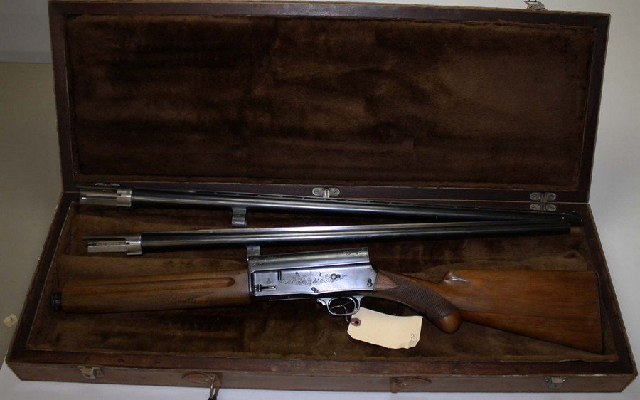 Cased Browning Arms Model A-5 12 ga (2) semi automatic: Cased Browning Arms Model A-5 12 ga (2) semi automatic shotgun. Extra barrel, SN 273246. Engraved walnut stock, 26" original barrel. 28" ribbed second. To be sold according to Federal ATF regulations.