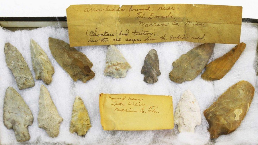 Mississippi & Florida prehistoric lithic artifacts –: Mississippi & Florida prehistoric lithic artifacts – arrowheads, spear heads, points, with old notes, length 2”- 3.5”