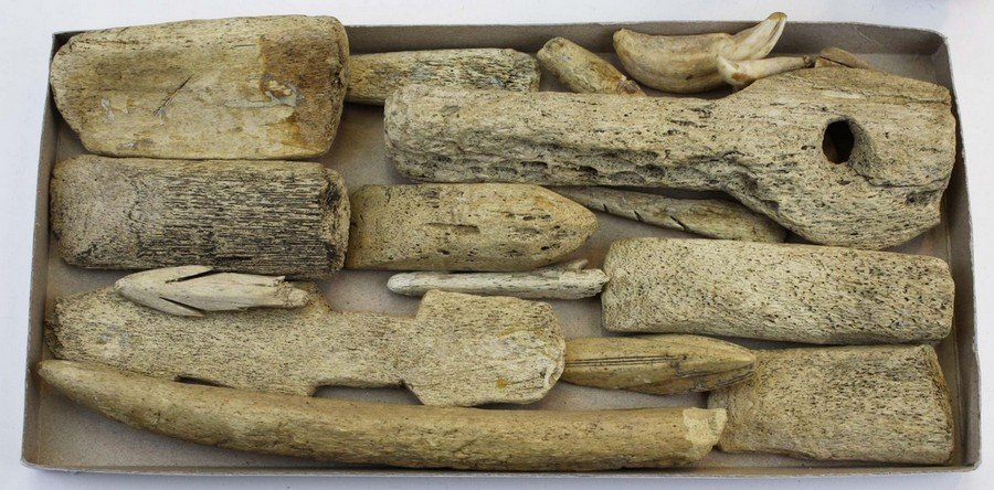 Eskimo antler & bone pcs, lengths to 8”: Eskimo antler & bone pcs, lengths to 8”