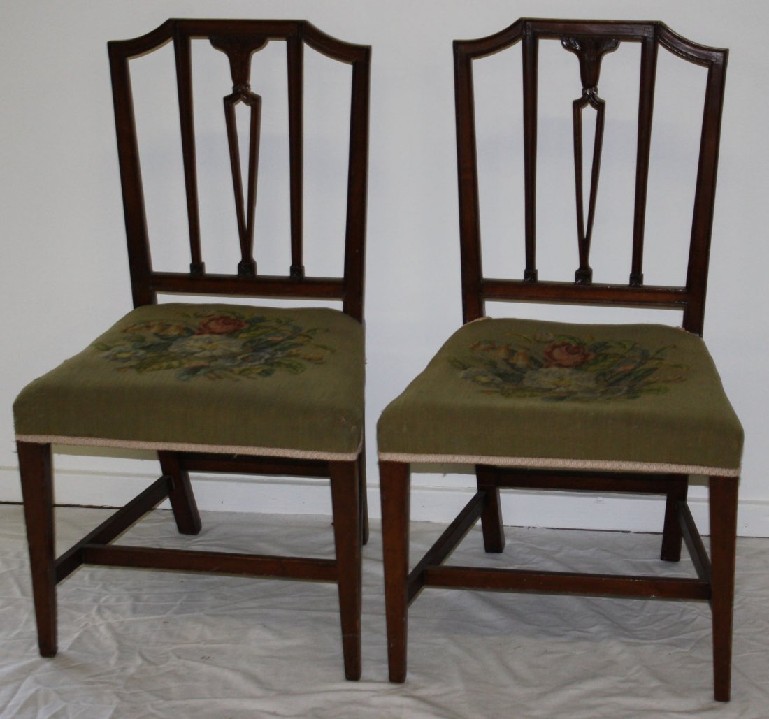 pr of Baltimore, MD mahogany vase back Hepplewhite: pr of Baltimore, MD mahogany vase back Hepplewhite chairs. See p. 136 Southern Furniture. Circa 1800-1813.