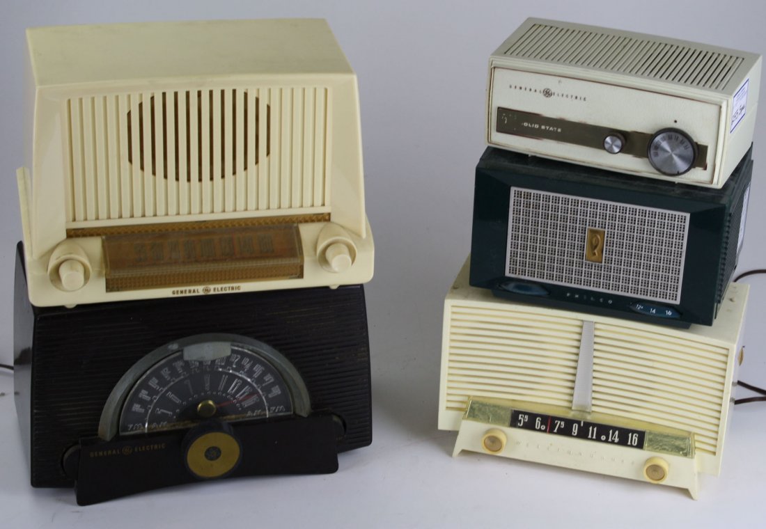 Group of 5 1950's and '60's  plastic and bakelite case (1 of 1)