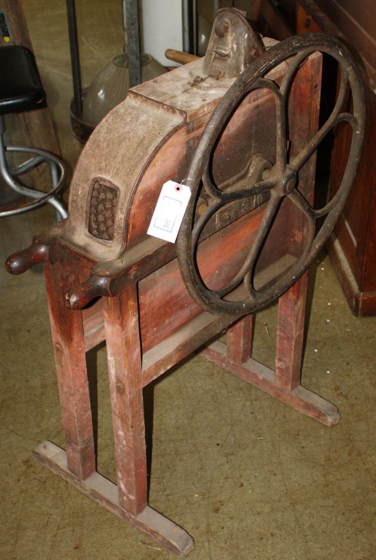corn sheller: corn sheller