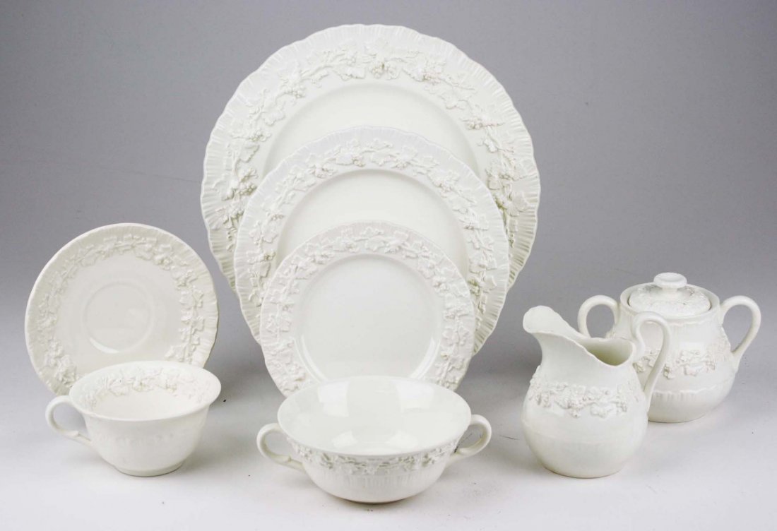 63 pcs Wedgwood cream Queensware with embossed grape (1 of 3)