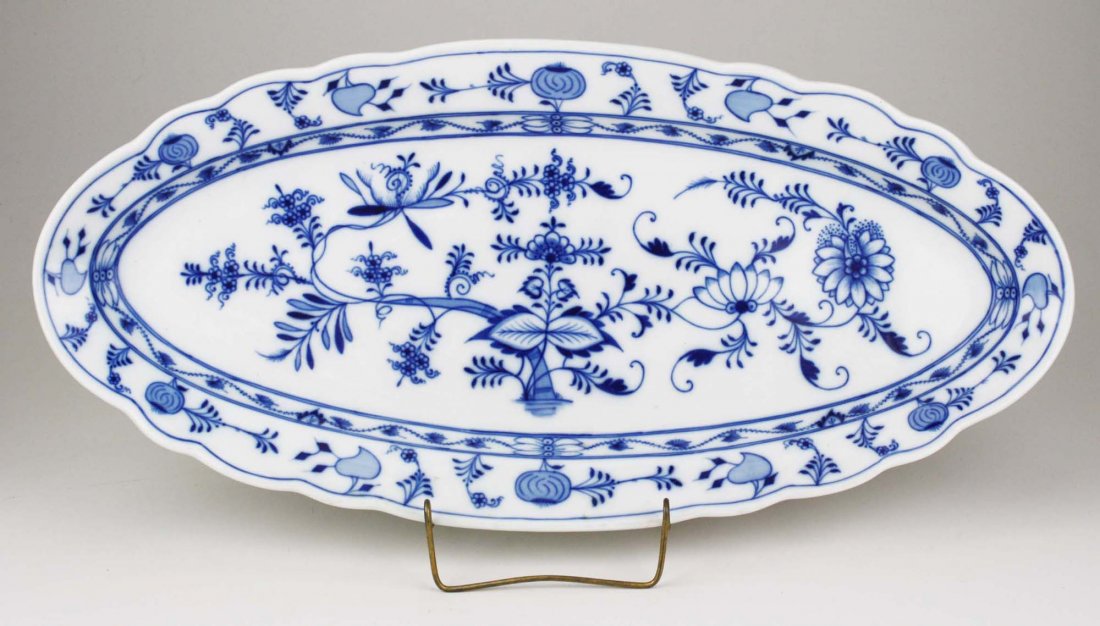 Late Meissen porcelain blue onion large oval fish (1 of 2)