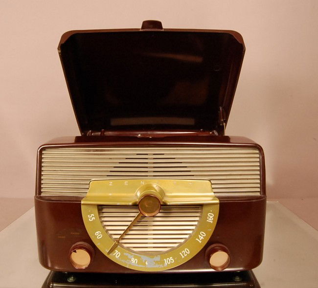 Zenith Radio Phonograph Cabra-Matic 9" t x 15" w: Zenith Radio Phonograph Cabra-Matic 9" t x 15" w x 20" d Ca. 1950