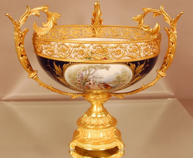 French Dore Bronze Serves Style Center Bowl: French Dore Bronze Serves Style Center Bowl