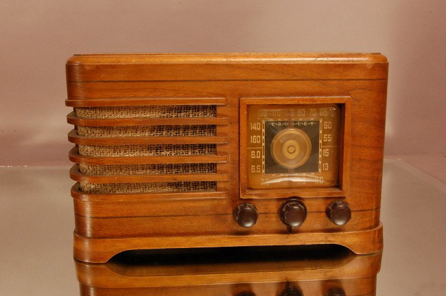 Crosby Radio Walnut Case. 8 1/2"L l x 13 " w x 6": Crosby Radio Walnut Case. 8 1/2"L l x 13 " w x 6" d CA. 1940
