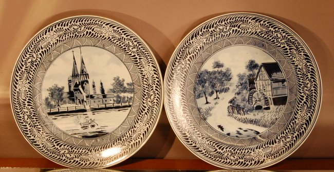 2 Royal Bonn "B/90 Holland" Plaques 9 1/2" d Sign: 2 Royal Bonn "B/90 Holland" Plaques 9 1/2" d Signed on base.