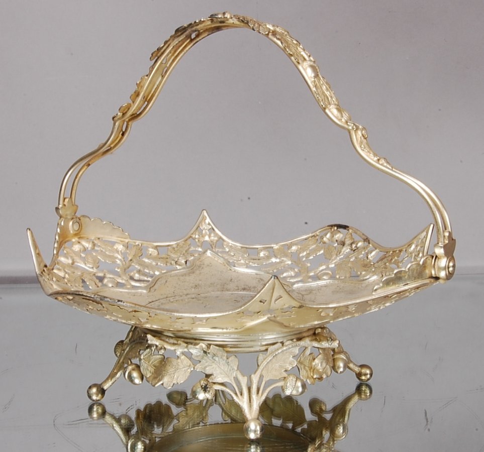 Pairpoint Birds basket: Acorn & leaf pattern. Excellent detail. 10" t x 11" d. Ca. 1880
