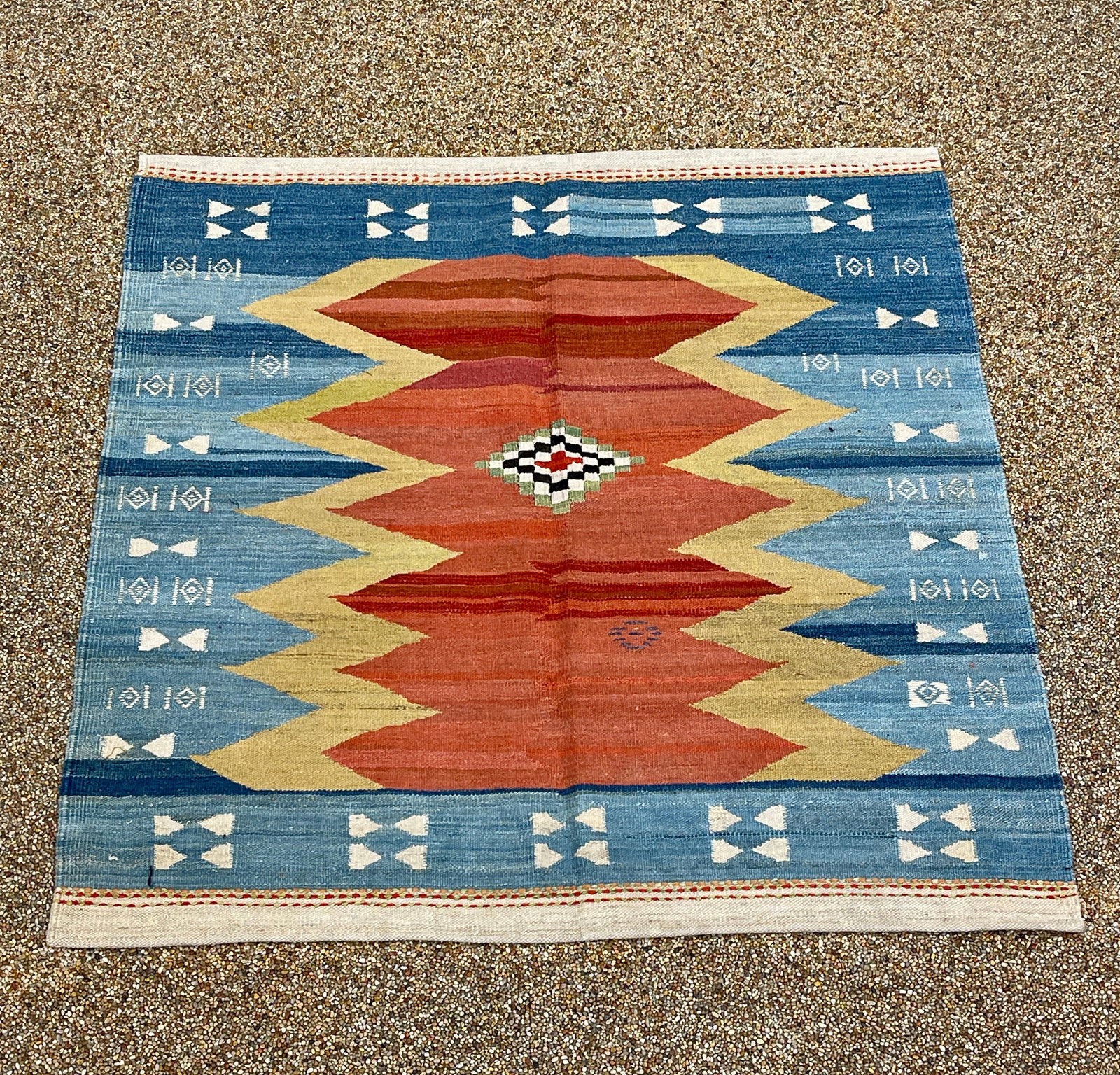 Persian Ashari Kilim: 20th Century 4.20'x4.1' Hand knotted wool.