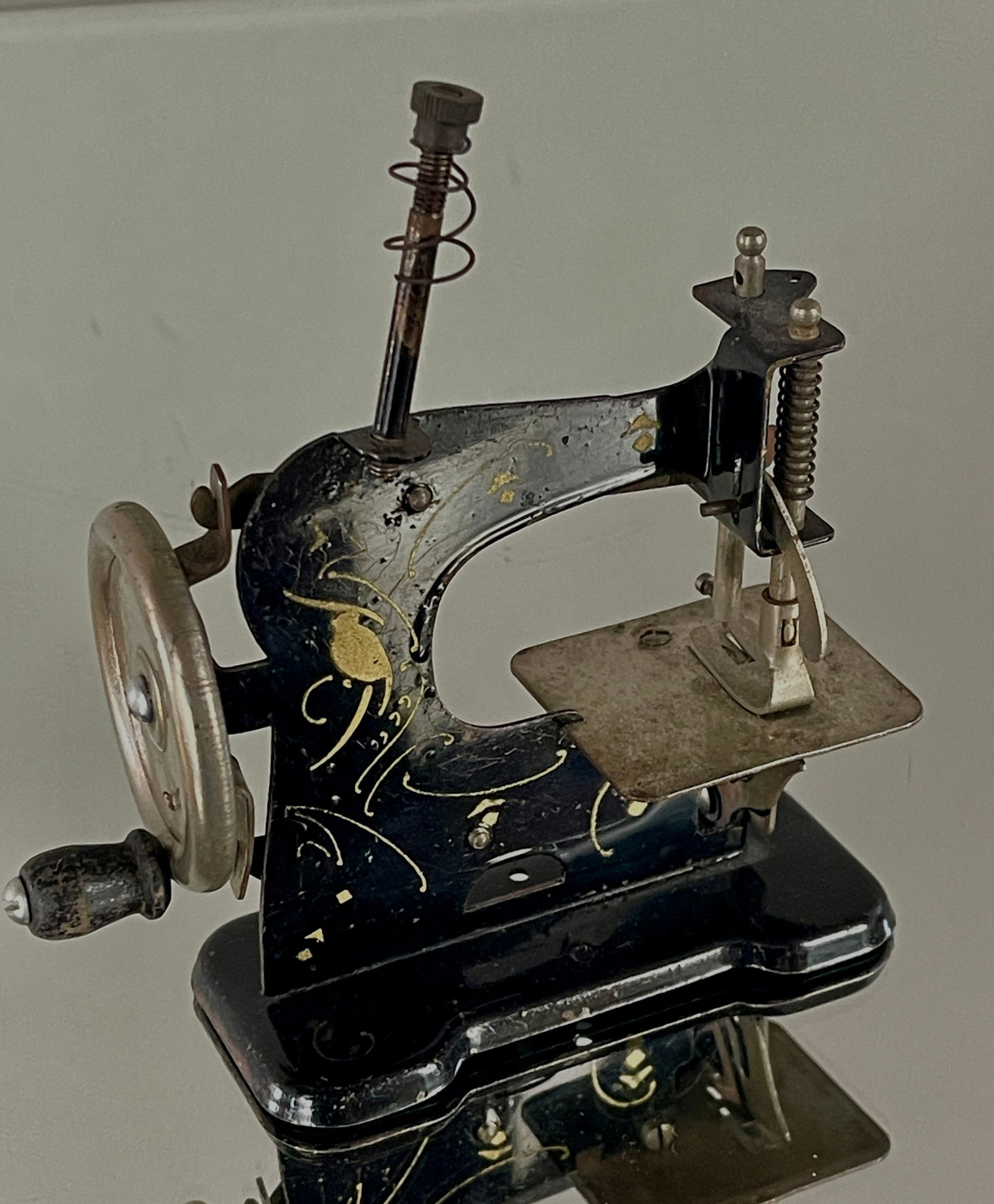 German Casige Childs Sewing Machine (1 of 5)