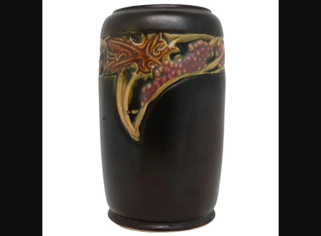 Small American Roseville Pottery Rosecraft Grapevine Vase: Small American Roseville Pottery Rosecraft Vintage Grapevine Vase. Vintage Roseville bud vase with a single band of grapevines in relief on a dark brown glaze background. PATTERN/MODEL Rosecraft Vinta