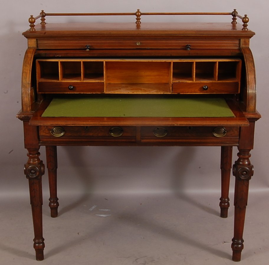 American Renaissance Victorian Walnut writing desk - 2