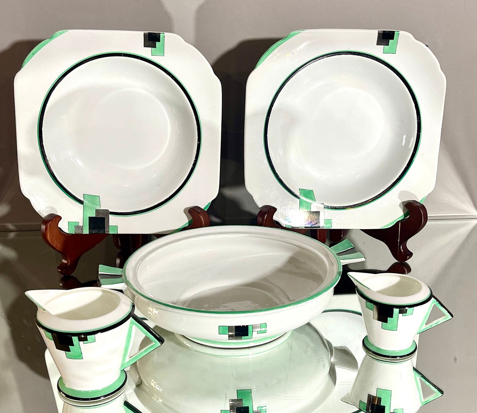 5 Pieces of Shelley Art Deco Vogue China: Green black pattern #11785 DIMENSIONS: bowls 9 1/2", creamer 3 1/2"t x 3 1/2"d x 5"w, 9- " casseraol dish (no top), small creamer 3"t x 2 3/4"d x 4"w ORIGIN: England CIRCA: 1920.