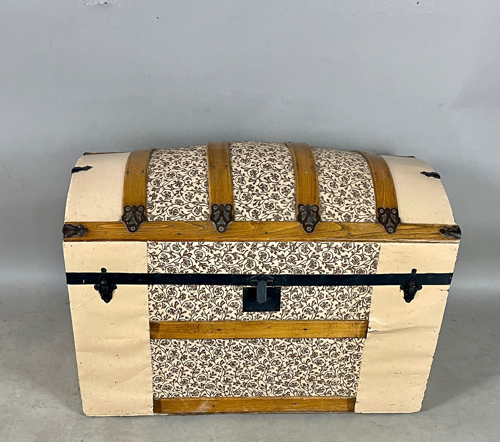 Lg. Antique Dome Top Steamer Trunk (1 of 1)