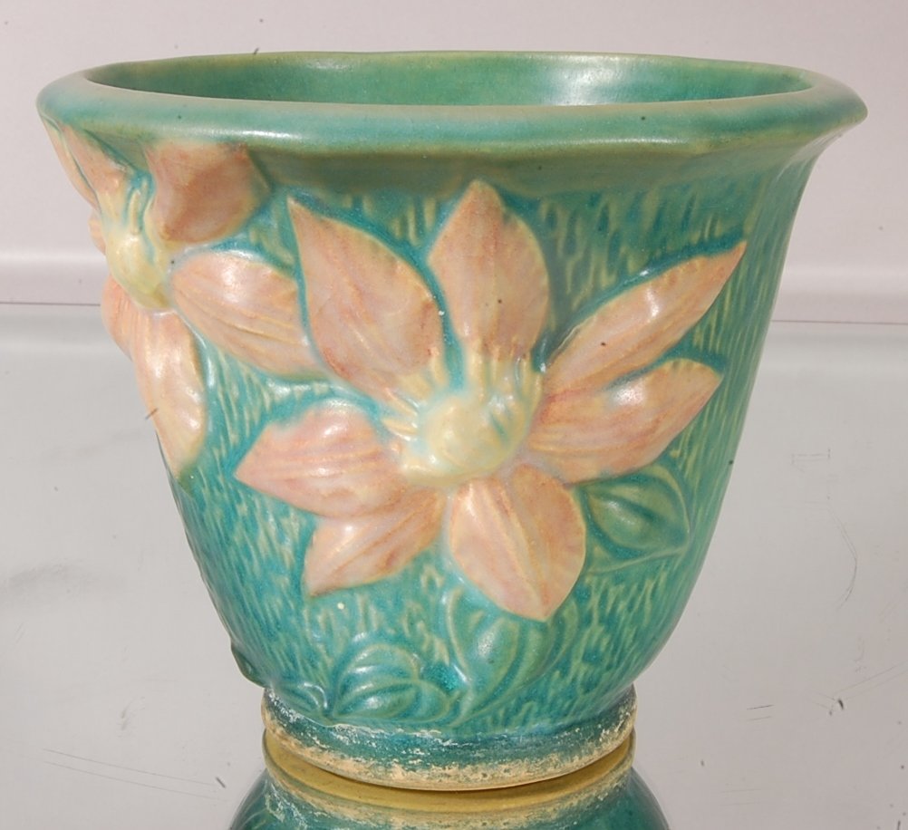 Roseville Art Pottery Vase: 5" t x 6" w Ca. 1920
