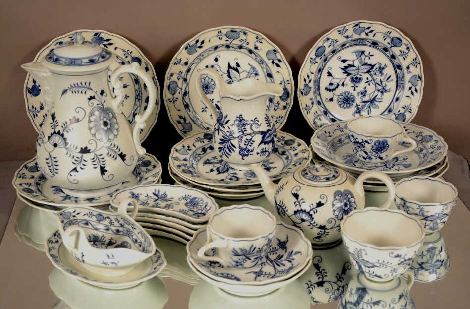 26 Pieces of Mission Dinnerware: Circa 1910.