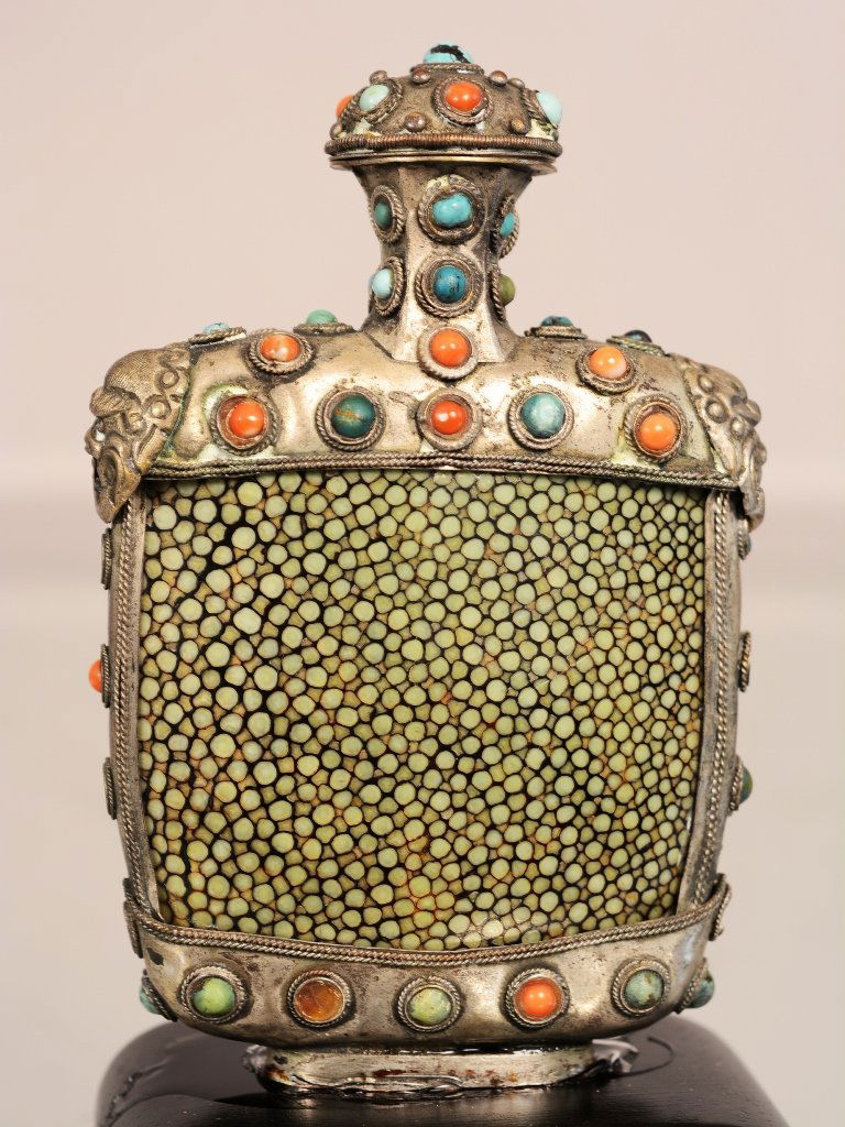 Chinese decorated hard stone/metal snuff bottle (1 of 1)